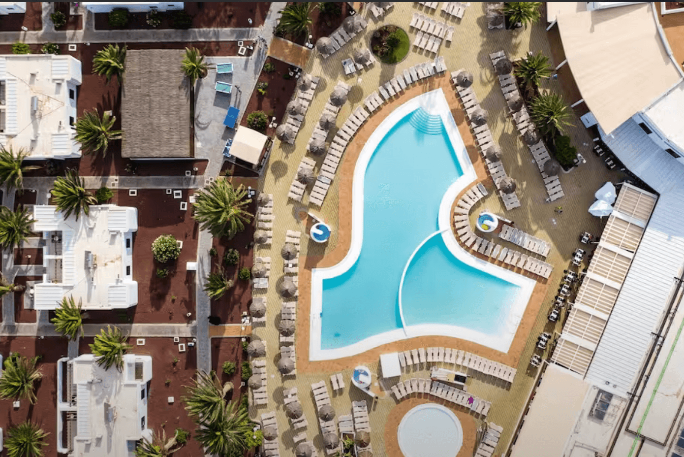 Family Holiday Deal: Kids Go Free! โ๏ธ