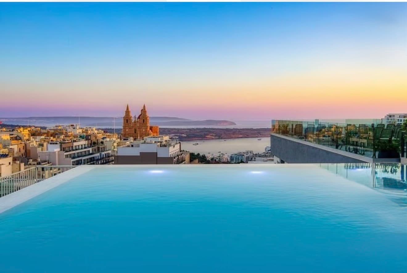 4* Malta 🇲🇹 Rooftop infinity pool 🌅