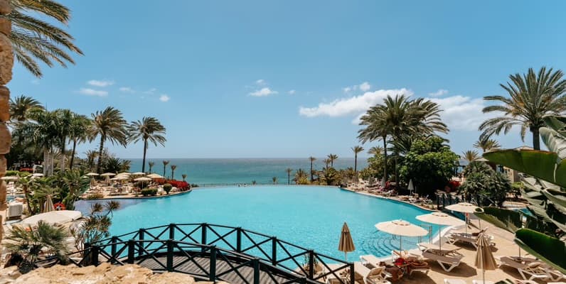 Β£99 Full board holiday! π³ 1 week βοΈ π¨
